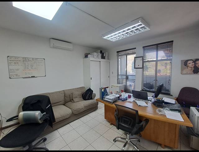 750M² OFFICE FOR SALE IN BRAMLEY